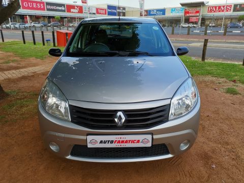 Renault - Sandero 1.6i