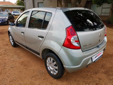 Renault - Sandero 1.6i