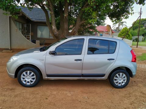 Renault - Sandero 1.6i