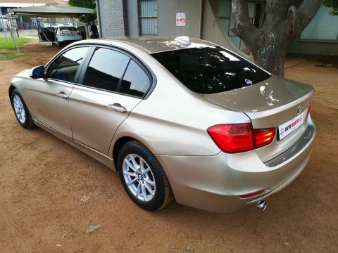 BMW - 320i