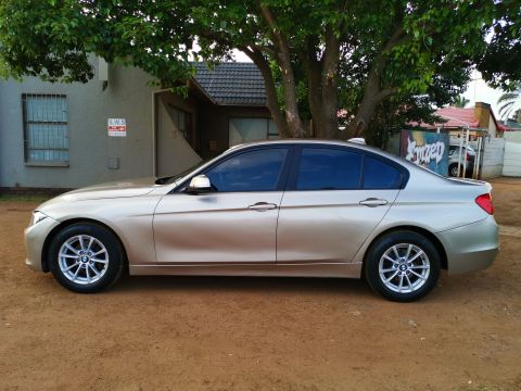 BMW - 320i