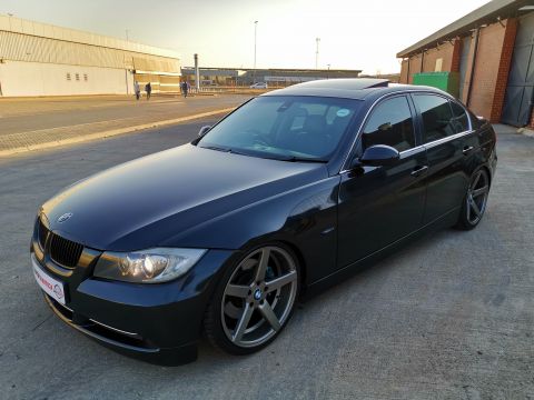 BMW - 330i Exclusive