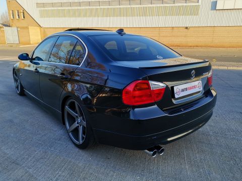 BMW - 330i Exclusive