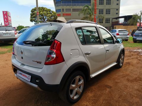 Renault - Sandero Stepway 1.6i