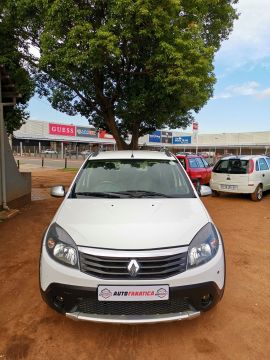 Renault - Sandero Stepway 1.6i