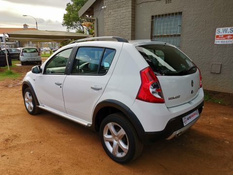 Renault - Sandero Stepway 1.6i