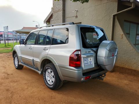 Mitsubishi - Pajero 3.2DiD GLS