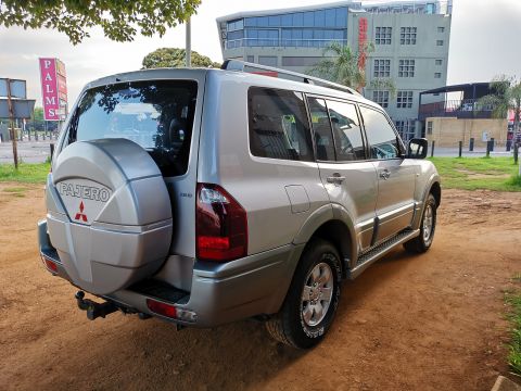 Mitsubishi - Pajero 3.2DiD GLS