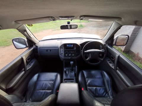 Mitsubishi - Pajero 3.2DiD GLS