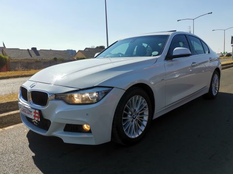 BMW - 320i Luxury Line 