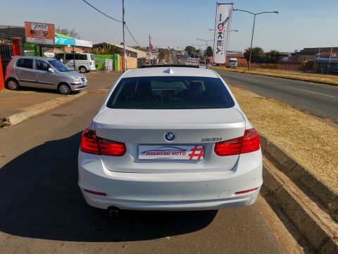 BMW - 320i Luxury Line 