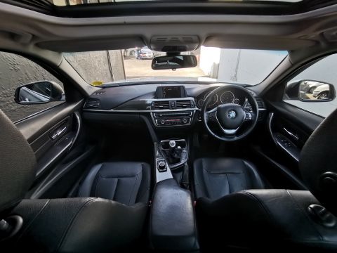 BMW - 320i Luxury Line 