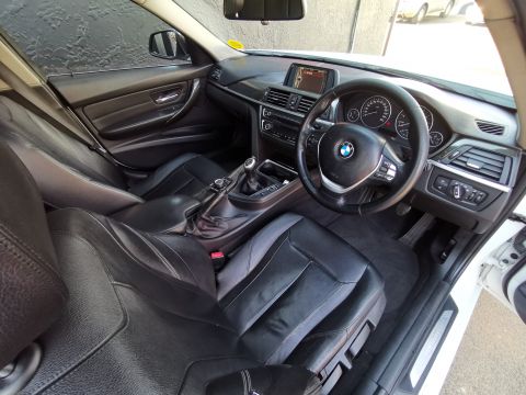 BMW - 320i Luxury Line 