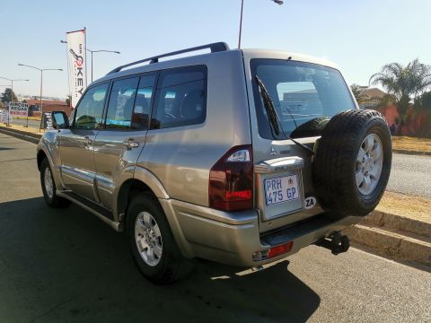 Mitsubishi - Pajero 3.2DiD GLS