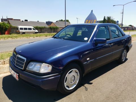 Mercedes-Benz - C200