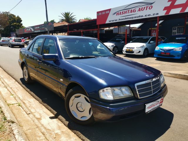 Mercedes-Benz - C200