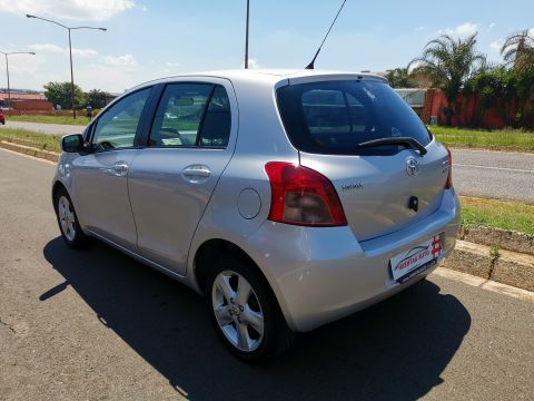 Toyota - Yaris Spirit 1.3VVTi Automatic