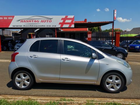 Toyota - Yaris Spirit 1.3VVTi Automatic