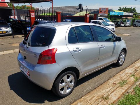 Toyota - Yaris Spirit 1.3VVTi Automatic