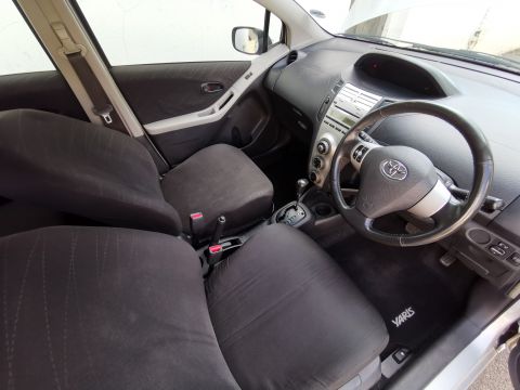 Toyota - Yaris Spirit 1.3VVTi Automatic