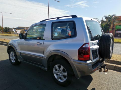 Mitsubishi - Pajero 3.2DiD GLS