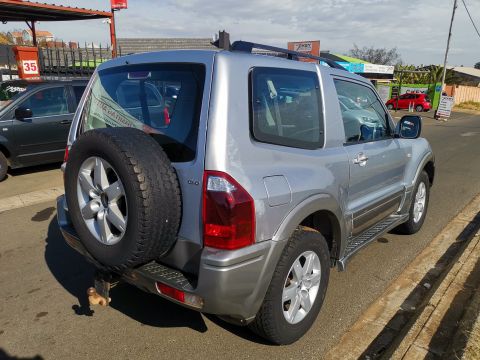 Mitsubishi - Pajero 3.2DiD GLS