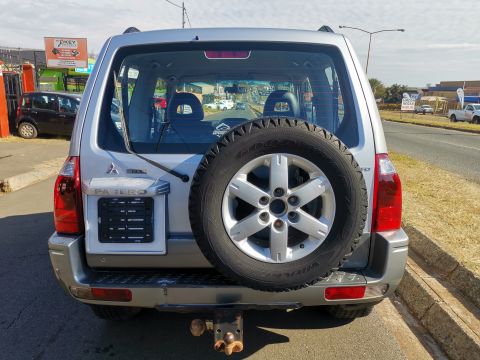 Mitsubishi - Pajero 3.2DiD GLS