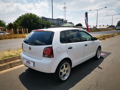 Volkswagen - Polo 1.4i Automatic