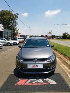 Volkswagen - Polo 1.2TSI Highline DSG