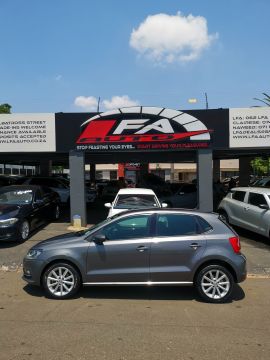 Volkswagen - Polo 1.2TSI Highline DSG