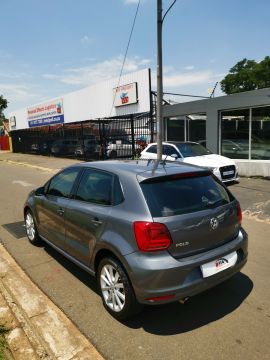 Volkswagen - Polo 1.2TSI Highline DSG