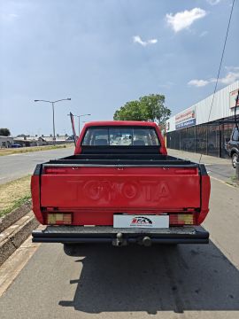 Toyota - Hilux 2.2 Double Cab 4x4