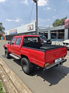 Toyota - Hilux 2.2 Double Cab 4x4