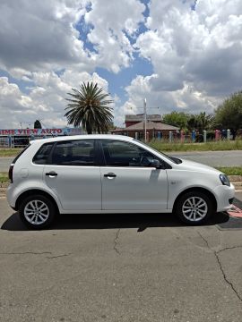 Volkswagen - Polo Vivo 