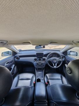 Mercedes-Benz - A180