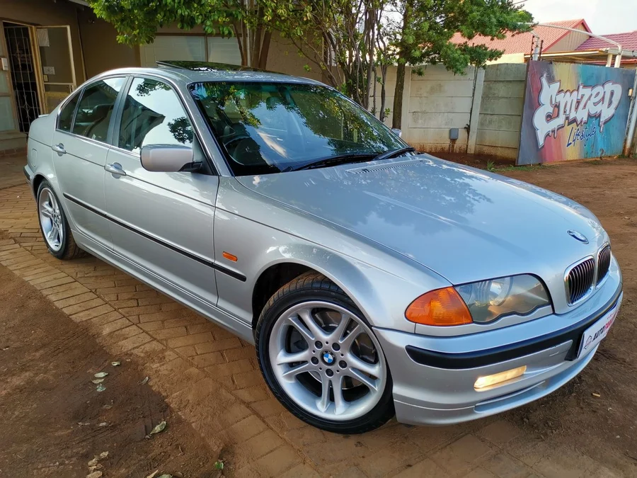 BMW 330i Exclusive Pack